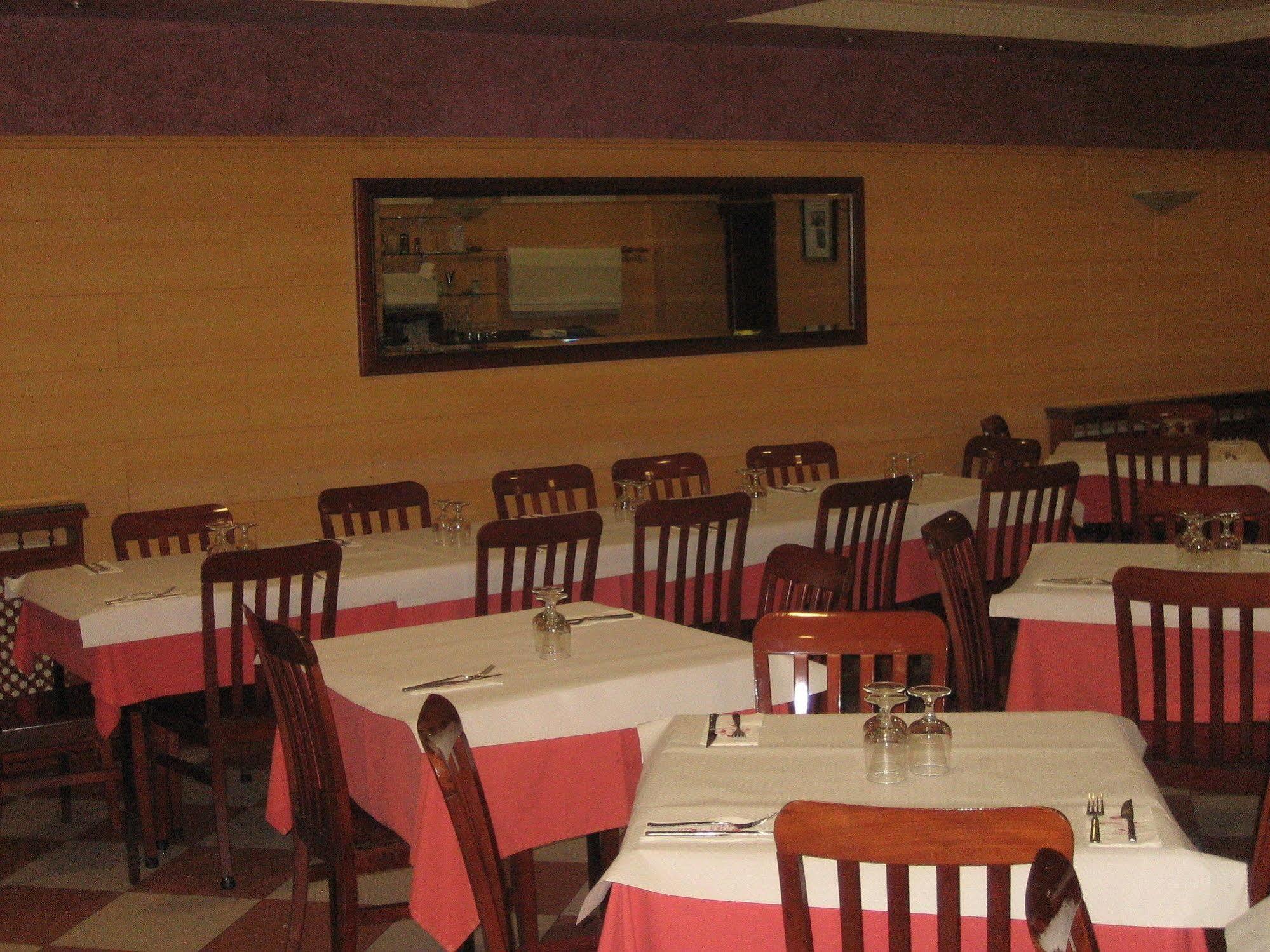 Hostal Restaurante la Trucha Benavente Exterior foto